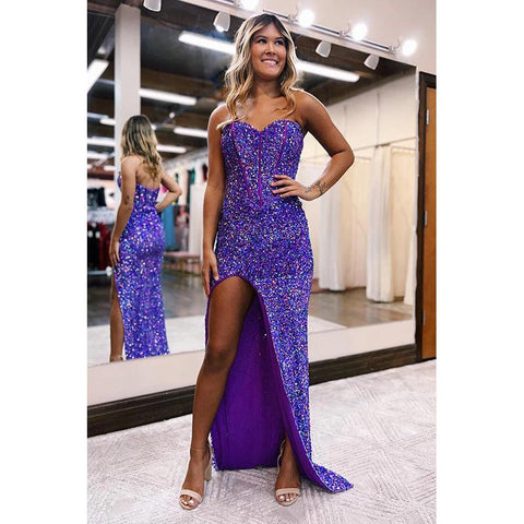 Vestido de fiesta largo sin tirantes con lentejuelas y abertura alta y brillante