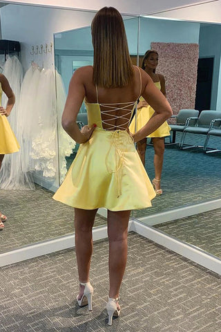 Vestido sencillo de corte A para baile de bienvenida