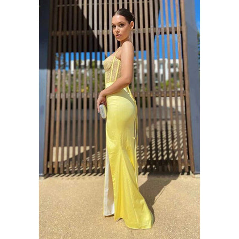 Robe de bal longue en dentelle transparente à bretelles spaghetti et fente