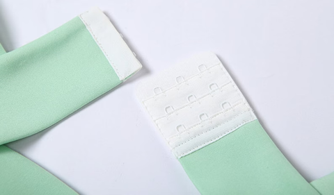 Vestido de fiesta corto verde de corte A, sin espalda, modelo Y2510