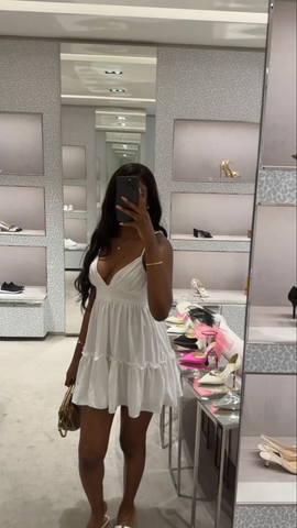 Vestido blanco de tirantes finos con escote en V para baile de bienvenida Y2849