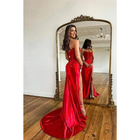 Vestido de fiesta largo con tirantes finos, apliques de encaje y abertura lateral