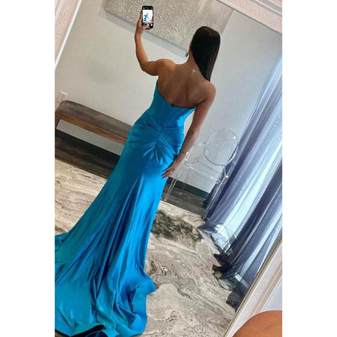 Vestido elegante y adornado de fiesta formal con escote en forma de corazón, sin mangas, con abertura lateral