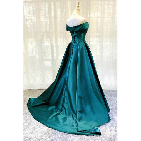 Robe longue plissée en satin vert à épaules dénudées 