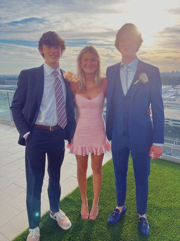 Robe courte rose à fines bretelles, modèle Y1861