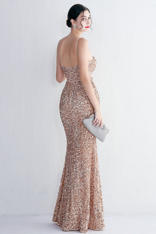 Robe de bal longue sirène noire à sequins et décolleté en V, avec découpe en forme de goutte d'eau.