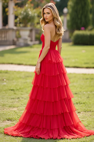 Vestido largo de fiesta rojo con escote cuadrado, corte en A y falda escalonada con abertura
