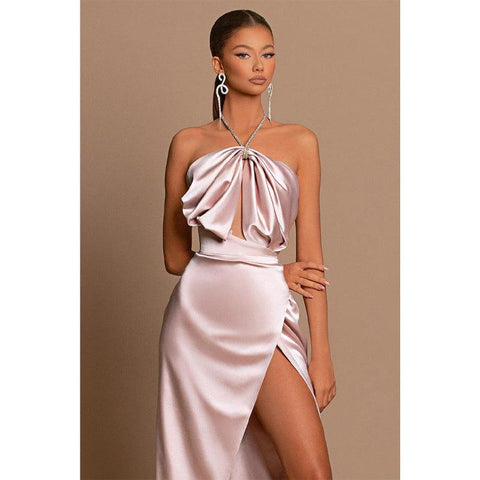 Vestido de noche formal de fiesta rosa largo con abertura lateral plisado y cuello halter único