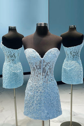 Vestido corto ajustado para baile de bienvenida con apliques