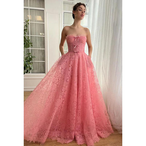 Robe de bal de fin d'année glamour et spectaculaire, sans manches, à épaules dénudées et à appliques