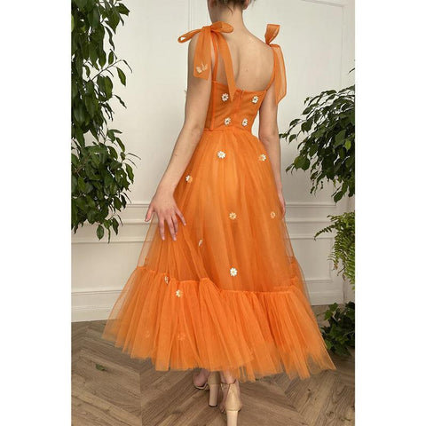 Vestido de fiesta largo de corte A con tirantes finos, escote en forma de corazón y apliques con bolsillos 