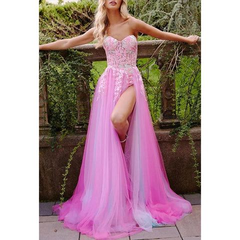 Robe de soirée longue trapèze en tulle froncé à fleurs et sans bretelles