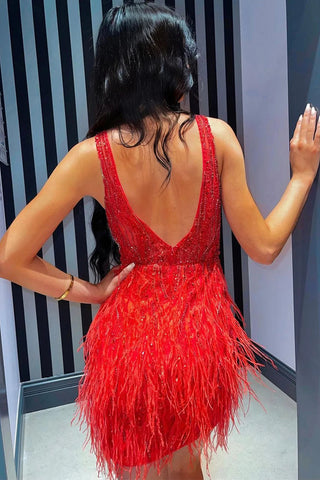 Vestido ajustado de fiesta de bienvenida con lentejuelas y plumas