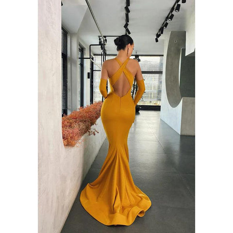 Vestido de noche largo de satén con tirantes finos y abertura para graduación