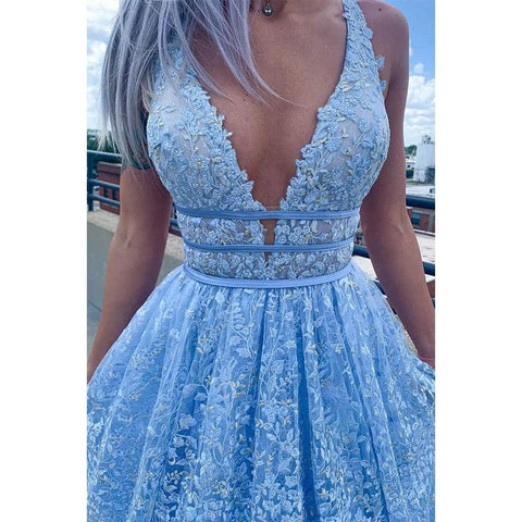 Vestido de fiesta largo de encaje azul cielo con escote en V profundo y corte A 