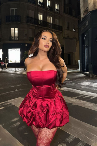 Robe de bal courte en satin bordeaux sexy sans bretelles, coupe trapèze, Y8429