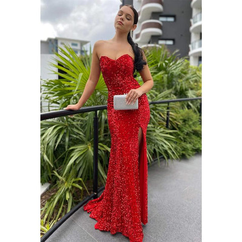 Vestido de fiesta brillante con lentejuelas rojas y escote corazón