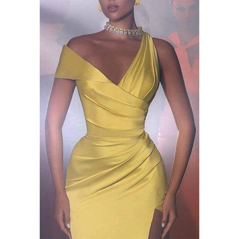 Robe de soirée empire drapée sans manches, ajustée et fendue sur le côté 