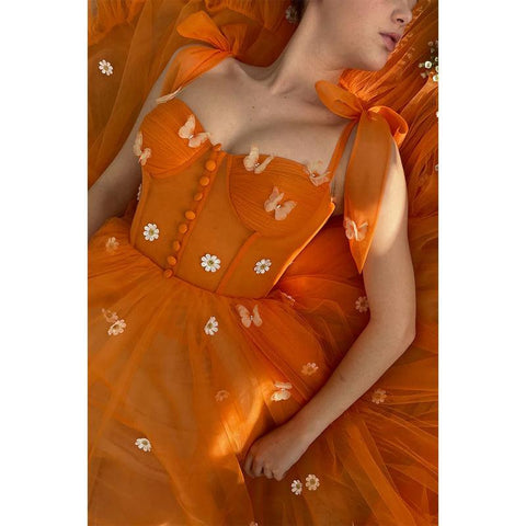 Vestido de fiesta largo de corte A con tirantes finos, escote en forma de corazón y apliques con bolsillos 