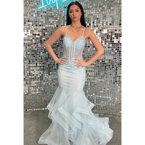 Vestido de fiesta largo de sirena con tirantes finos, apliques de encaje y transparencias