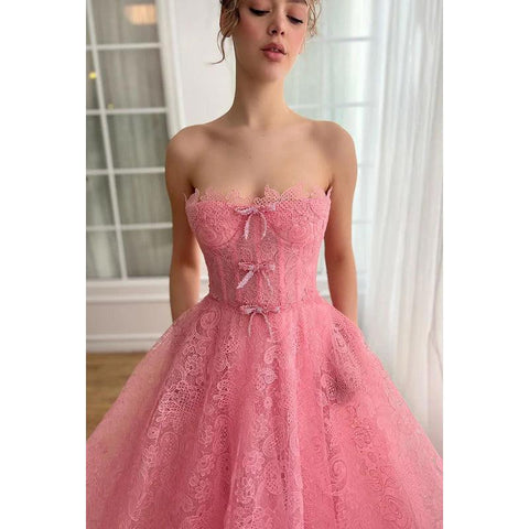 Robe de bal de fin d'année glamour et spectaculaire, sans manches, à épaules dénudées et à appliques
