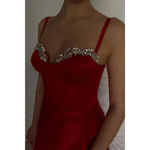 Robe de bal longue rouge à bretelles spaghetti et perles 