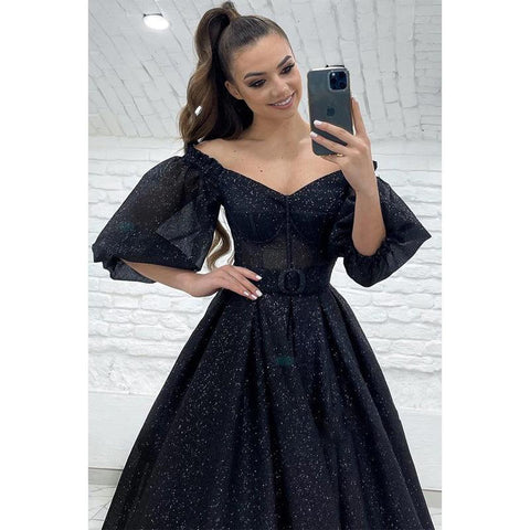Robe de bal scintillante unique à épaules dénudées et manches mi-longues 