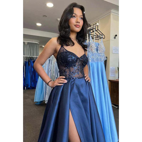 Robe de bal longue en satin à paillettes et perles, coupe trapèze, col en V et fente