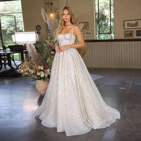 Robe de mariée brillante bohème bustier cœur à sequins, bretelles spaghetti, coupe princesse, suknia slubna 