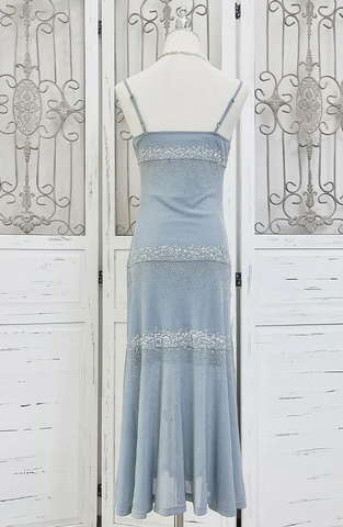 Robe de soirée élégante à fines bretelles en mousseline bleue ornée de perles Y8248