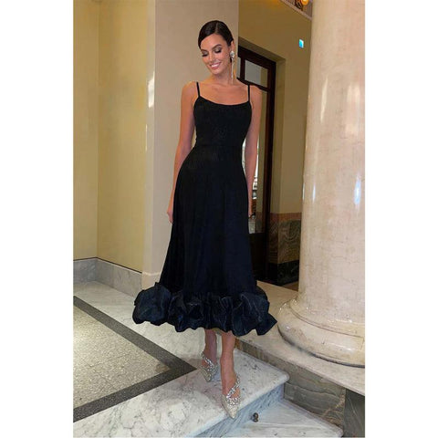 Vestidos de noche formales largos con tirantes finos y volantes redondos 