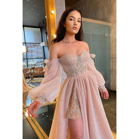 Vestido de fiesta de corte A con escote en forma de corazón, mangas largas y hombros descubiertos con abertura