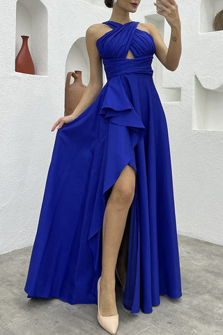 Elegante vestido de noche formal liso con abertura asimétrica y escote halter. 