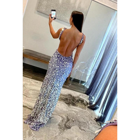 Robe de soirée glamour et spectaculaire à paillettes, décolleté en V profond, dos nu, fourreau, fente latérale