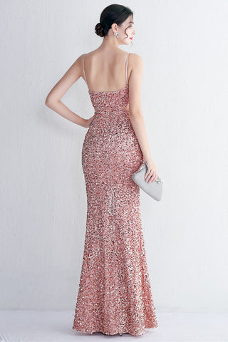 Robe de bal longue sirène noire à sequins et décolleté en V, avec découpe en forme de goutte d'eau.