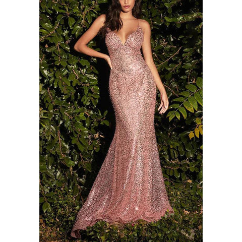 Vestido de noche largo de sirena con tirantes finos y lentejuelas y escote en forma de corazón