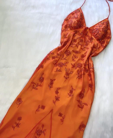 Robe de bal longue orange à bretelles ornée de perles Y7506