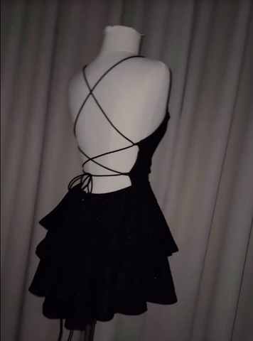 Vestido corto de fiesta sexy sin espalda, vestido de satén negro para baile de bienvenida Y7620