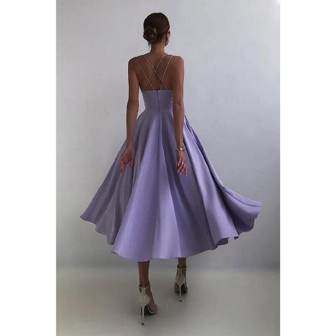 Vestido de fiesta sencillo con escote en V y tirantes finos 