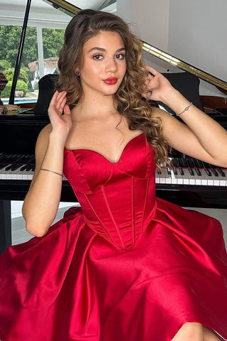 Lindo vestido rojo de fiesta de bienvenida con escote corazón y corte en A, tipo corsé, con fruncido.