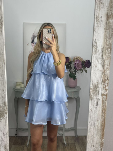 Vestido de fiesta corto de organza azul sencillo con cuello halter y capas, modelo Y8089