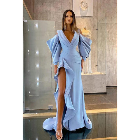 Vestido de noche de satén fruncido con escote en V y mangas largas con abertura