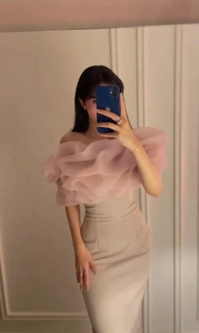 Elegante vestido largo de noche con hombros descubiertos y corte recto, estilo tubo, con pliegues, modelo Y7594