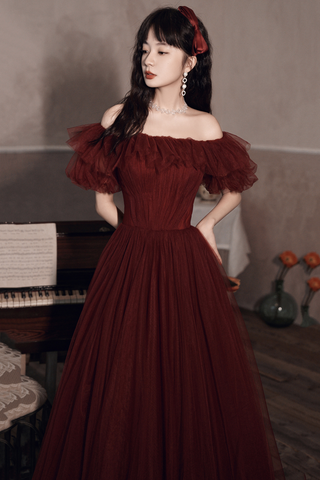 Robe de bal bordeaux à épaules dénudées en tulle Y8351