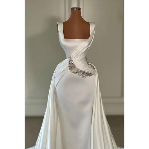 Robe de bal de fin d'année fourreau à bretelles carrées et froncée avec perles