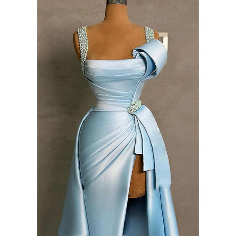 Robe de soirée empire froncée avec fente latérale et perles 