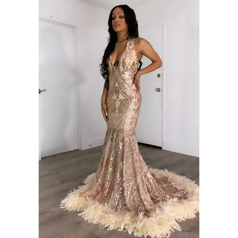 Robe de soirée longue sirène en tulle transparent à paillettes et col en V, sans manches, avec plumes