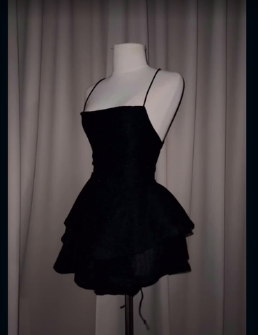 Vestido corto de fiesta sexy sin espalda, vestido de satén negro para baile de bienvenida Y7620