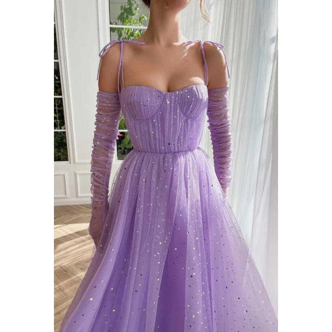 Vestido de fiesta largo de tul con escote en forma de A y tirantes finos con chal