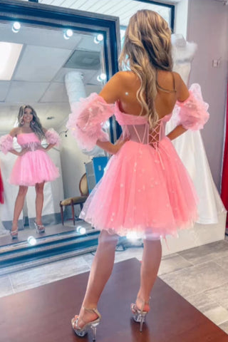 Lindo vestido rosa de corte A, sin tirantes, tipo corsé, para baile de bienvenida, con mangas cortas.